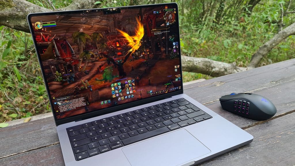 macbook pro m1 14 with razer naga pro - 02